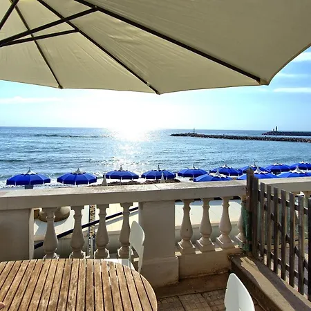 Casa Riva By Posarellivillas Apartment